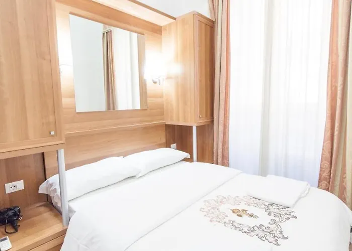 לינה וארוחת בוקר Lemei House 3*
